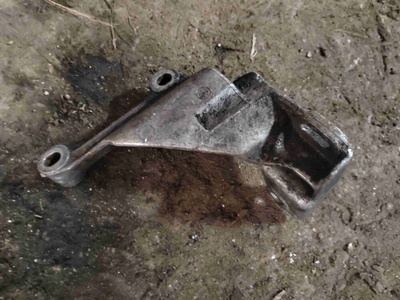 068145531A Кронштейн двигателя Audi 80 B4 1994