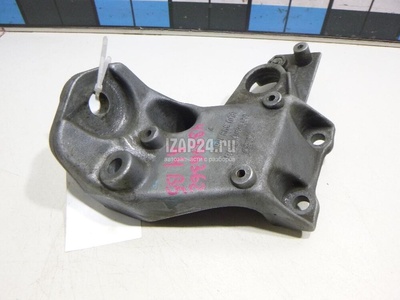 8D0399108E Кронштейн АКПП правый VAG Passat [B5] (1996 - 2000)
