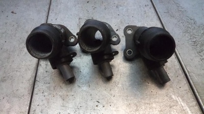 06F121131C Фланец (тройник) системы охлаждения Seat Toledo 2 поколение 2006