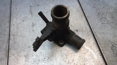 037121133E Фланец (тройник) системы охлаждения Audi 80 B3/8A 1991
