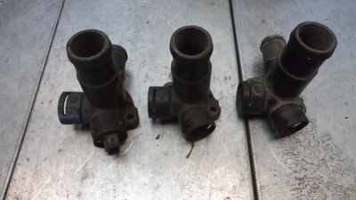 068121133AB Фланец (тройник) системы охлаждения Volkswagen Passat B4 1993