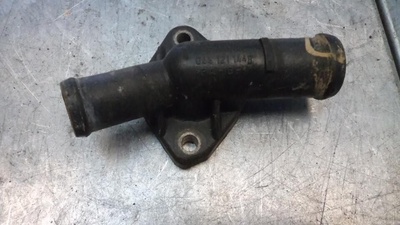 044121144B Фланец (тройник) системы охлаждения Volkswagen Bora 1 поколение 2000