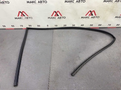 72275SMGE01 Б/У уплотнительная резинка стекла Honda Civic 5d FK1 2007 72275-SMG-E01, <strong>-Б/У Детали сняты с АВТОМОБИЛЯ</strong>