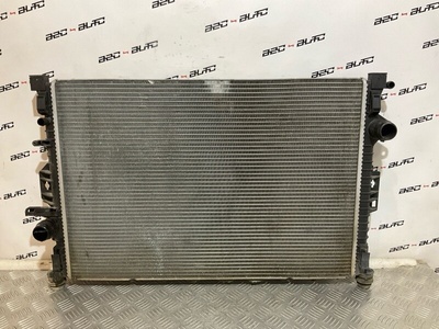 31368082 радиатор охлаждения двигателя Volvo XC70 2 2011