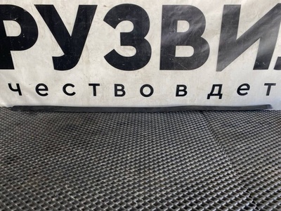 82178204 уплотнитель стекла двери правый Volvo FH5