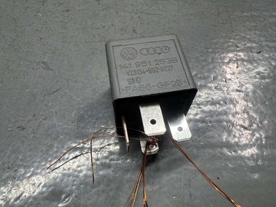 141951253B Реле вентилятора Audi 100 C2 1990 ,V23134-B52-X227
