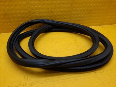 7P0867367E Уплотнитель двери Volkswagen Touareg NF 2011 , 7P0867367D