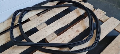4M0827705 q7 4m уплотнитель крышки багажника багажника задняя