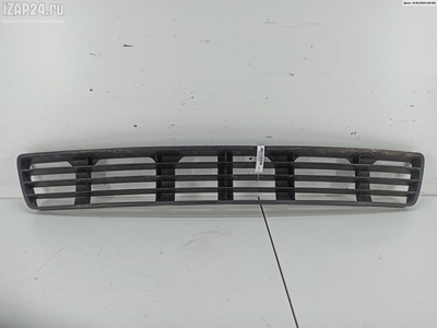 8D0807683 Решетка (заглушка) в бампер Перед. Audi A4 B5 (1994-2001) 1997