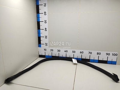 668300019R Уплотнитель капота Renault Duster 2012