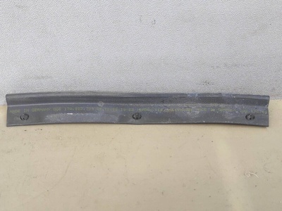 17A823709 Уплотнитель капота Volkswagen Jetta 7 2019