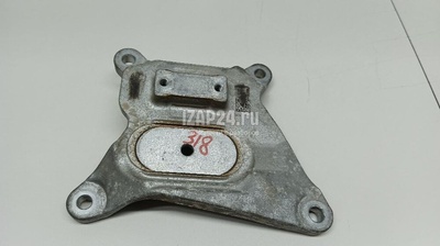 8W0399118D Кронштейн опоры КПП VAG A5/S5 (F5) 2017