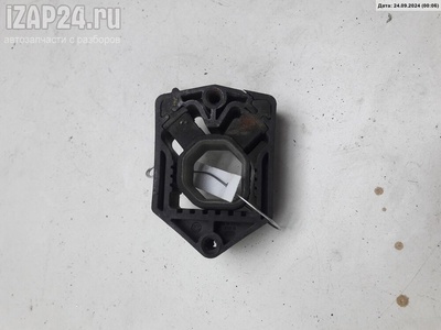 1z0121367a Кронштейн радиатора Skoda Octavia mk2 (A5) 2007
