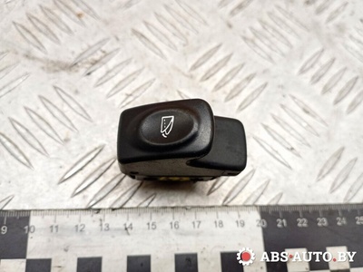 24360 Кнопка открытия стекла багажника Renault Megane 2002 ,429995B