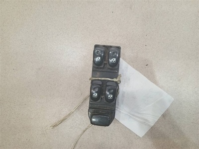 9357025000YN Блок управления стеклоподъемниками передний левый Hyundai Accent 2000-2012 2002