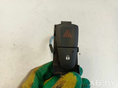 E3160101 Кнопка аварийной сигнализации Opel Vivaro A 2008