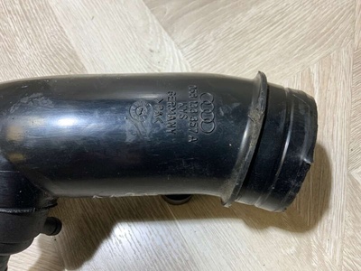 058133357a Патрубок воздушного фильтра Audi A4 B5 1999