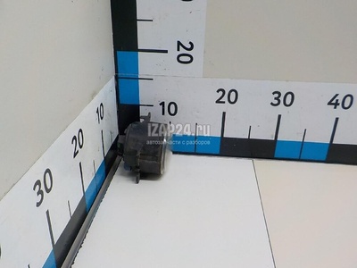 LR001587 Фара противотуманная Land Rover Trafic (2001 - 2014)