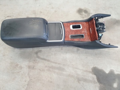1189476D chrysler 300c ii тоннель центральная подлокотник сша