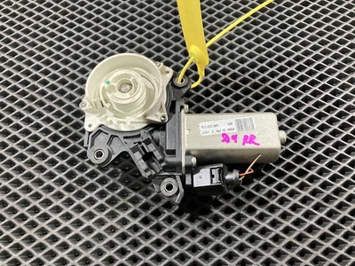 4F0837060 Доводчик двери Audi Q7 4M 2022