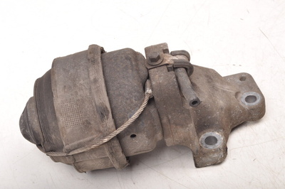 30680751 volvo s60 i v70 ii 2.4 d5 163km лапа подушка двигателя 30741567