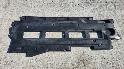 4F0825208C крышка шасси правый audi a6 c6