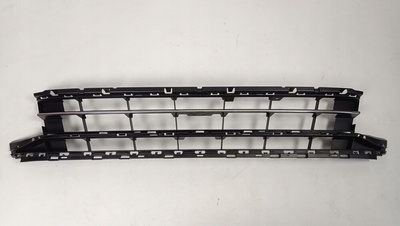 3G0853671 2014 - 2019r volkswagen passat b8 решётка центральная хромированная в бампер передняя