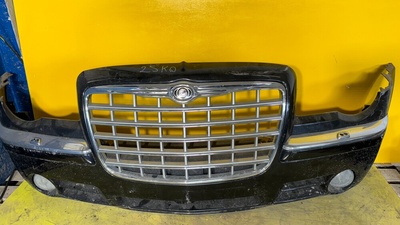 04806287AB бампер передний chrysler 300c 05 - 11r .