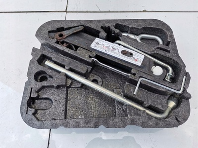 Вставка колёса домкрат мини r56 1501930 2012 год