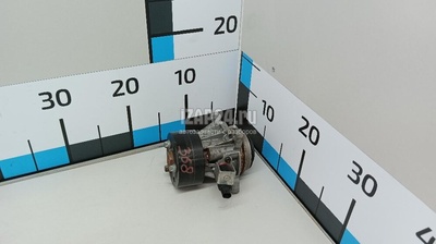LR089625 Насос водяной (помпа) Land Rover Range Rover IV 2013