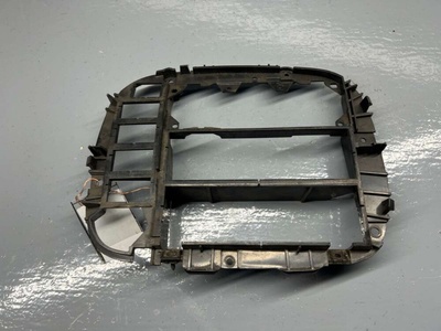 7M0858089N Рамка под магнитолу Ford Galaxy 1 2000 ,95VW-A045C00-AR
