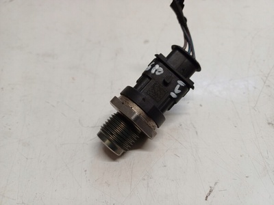 0281002952 volvo s80 2 ii v70 iii 06 - 2.4 d5 датчик давления топлива