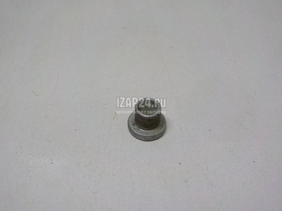 688290K010 Втулка (кузов внутри) Toyota Hilux 2015