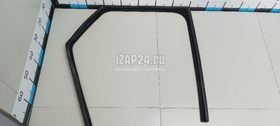 LR106793 Уплотнитель стекла двери Land Rover Discovery V 2017
