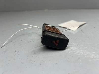 153132 Кнопка аварийной сигнализации Mazda Premacy 1 2002