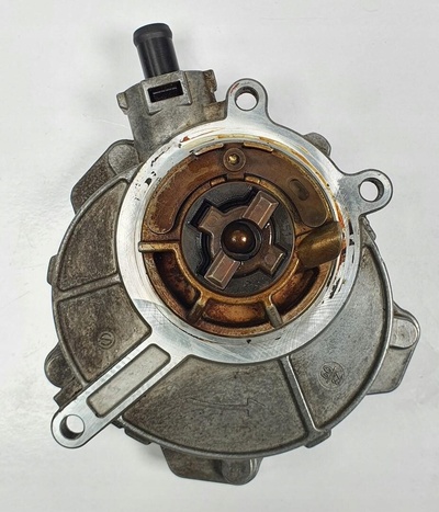 06E145100M насос vacu vacum audi a6 c6 2.8 fsi