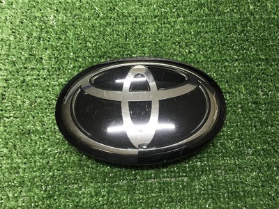 5314133130 Эмблема решетки радиатора Toyota Camry 8 Xv70 (2017-2021)