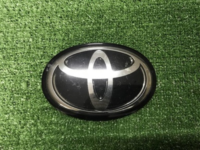 5314133130 Эмблема решетки радиатора Toyota Camry 8 Xv70 (2017-2021)