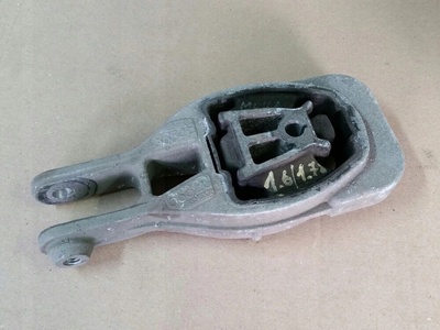 Подушка кпп 95245332 opel мокко x / track 1.7