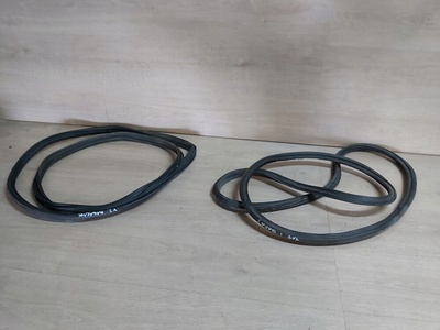 YARIS I USZCZELKA KLAPY toyota yaris i 99 - 05 r уплотнитель крышки багажника багажника