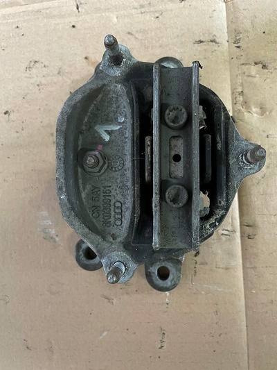 8K0399151 audi a6 c7 4g0 лапа подушка кпп