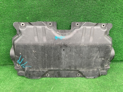 A2055240230 мерседес w205 c класса крышка под двигатель