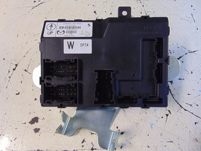 DP7467560 блок управления блок skrzynka bcm mazda 2 ii 1.3b