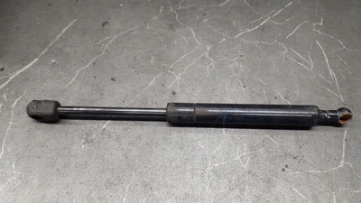 8A5827552 амортизатор крышки багажника багажника audi 80 b4