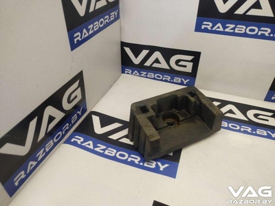 7L8804123 Опора под домкрат (поддомкратная подушка) Audi Q7 4L 2008