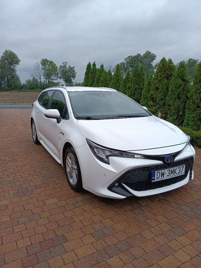 Toyota corolla 1 , 8 hybrid comfort бесплатно