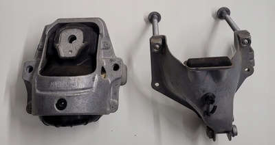 8R0199381AM audi a4 8k a5 рестайлинг подушка двигателя как новая