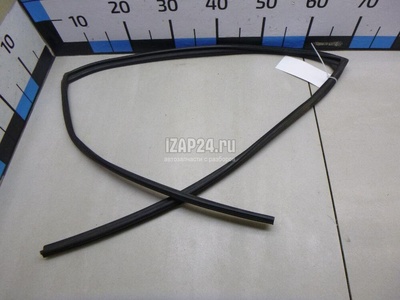 6814212290 Уплотнитель стекла двери Toyota Corolla E15 (2006 - 2013)