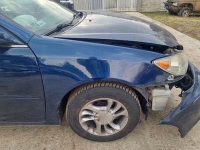 0106 toyota camry v 2001 - 2006 2005 r . седан 8p4 крыло правая передняя пп сша