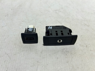 A2188200087 разъем вход usb aux мерседес cls w218 w212 2188200087 2188200187